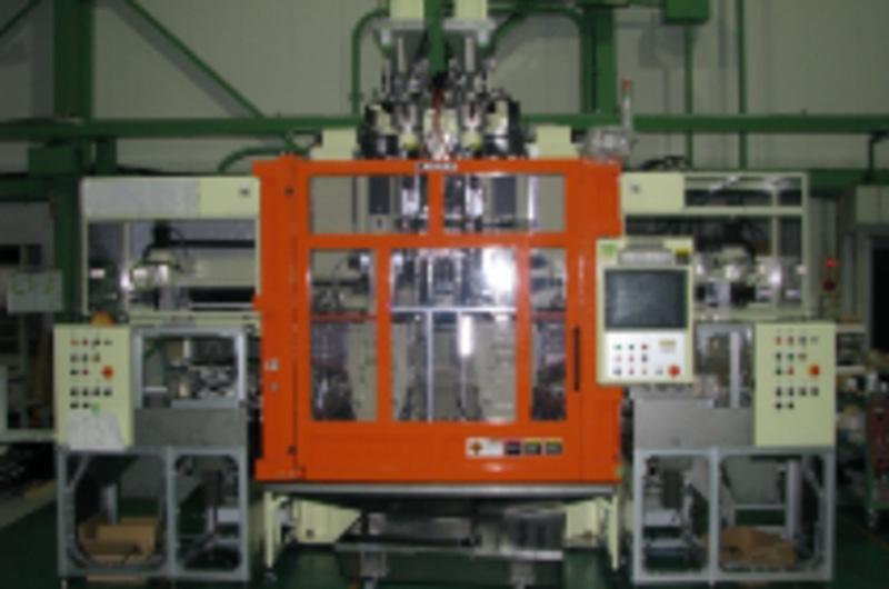 調味料チューブ容器用多層成形機<