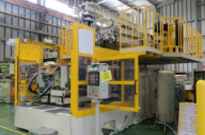 ケミカルタンク用多層成形機<