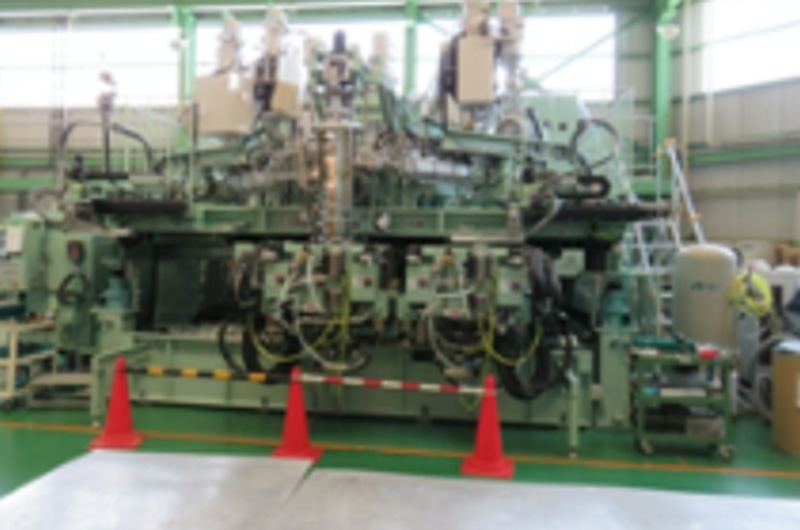 燃料タンク用多層成形機です<